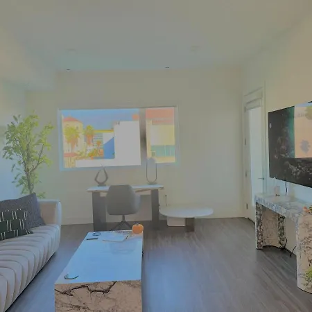 Designer 1 Bedroom Condo In Prime Hollywood